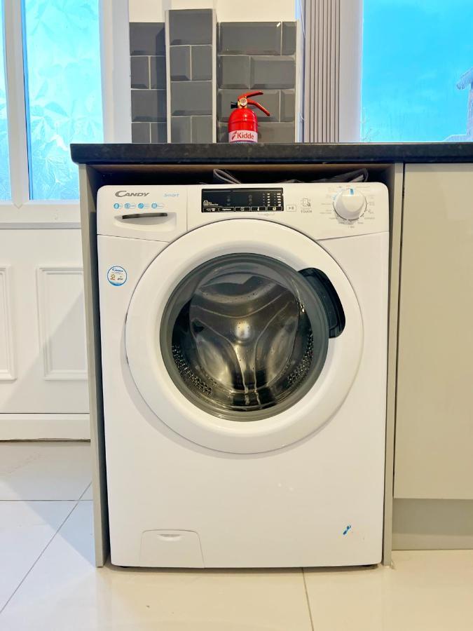 Cheerful 3 Bedroom Home With Netflix And Wi-Fi Мидълтън Екстериор снимка