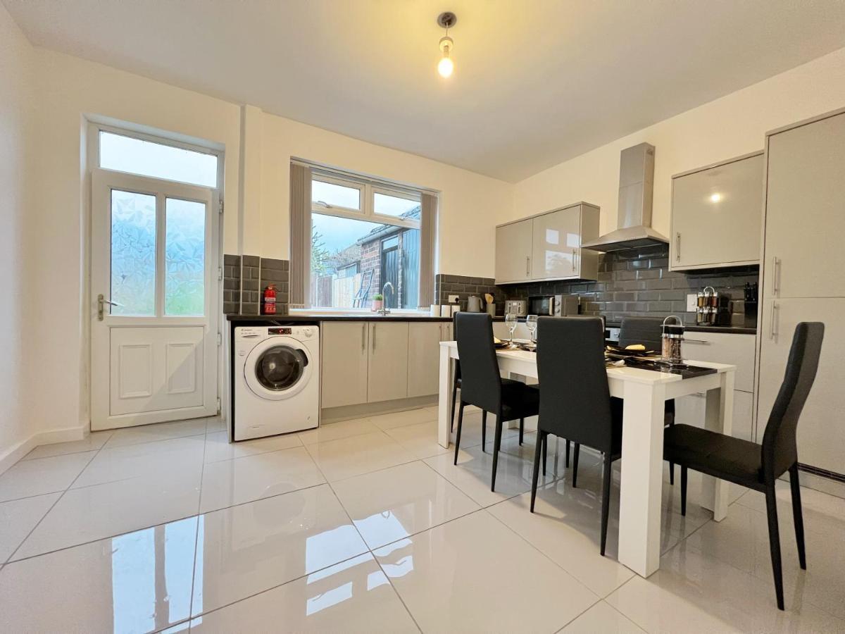 Cheerful 3 Bedroom Home With Netflix And Wi-Fi Мидълтън Екстериор снимка